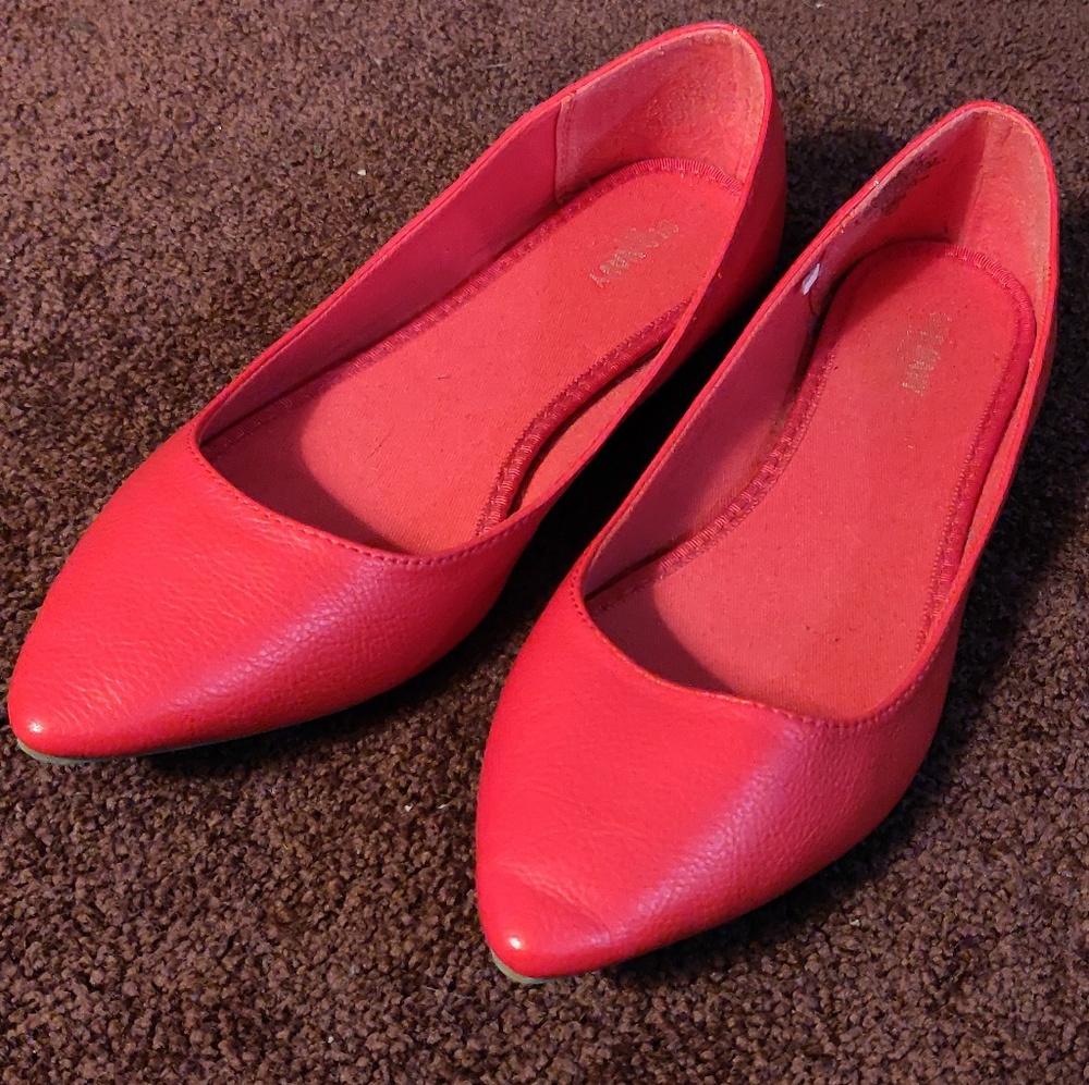 Red Old Navy Apple of My Eye Pointy Ballet Flats